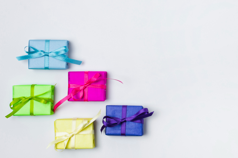 Grey background with 5 gifts wrapped in different colours